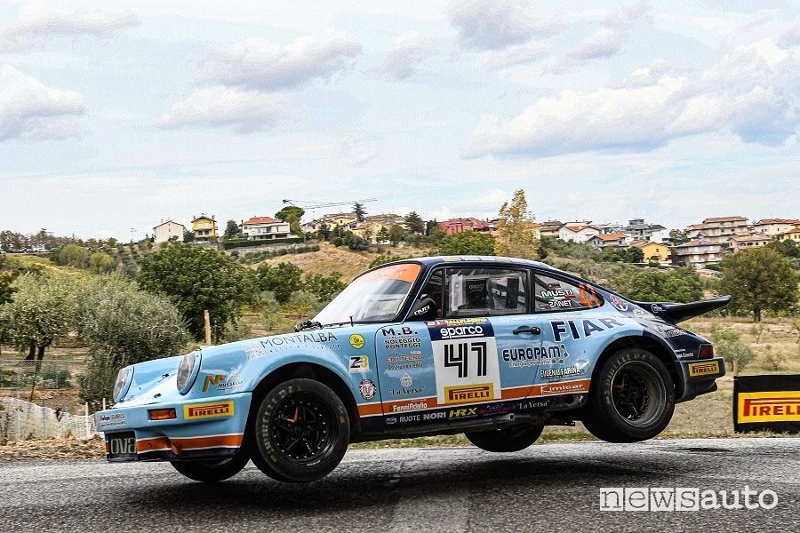 Matteo Musti e Marsha Zanet su Porsche 911 RS hanno vinto il Rallylegend nella categoria Classic