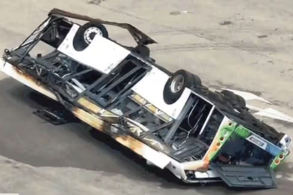 Il bus elettrico precipitato dal cavalcavia di Mestre