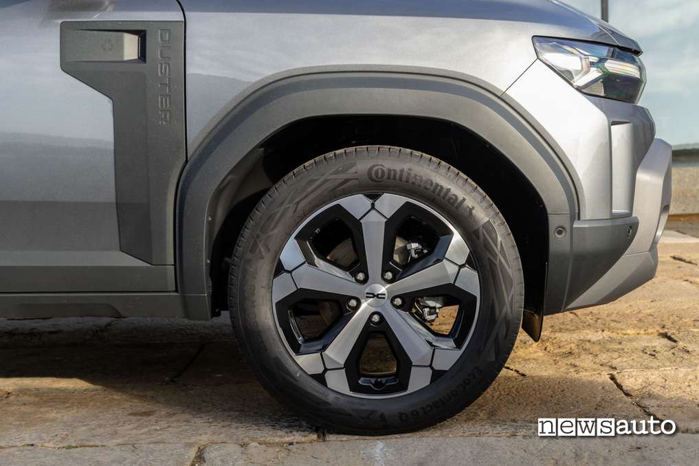 Dacia Duster 2024 cerchi 18" allestimento Journey