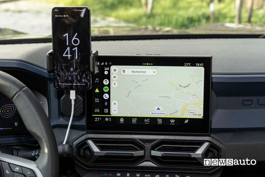 Dacia Duster 2024 sistema multimediale display 10,1"