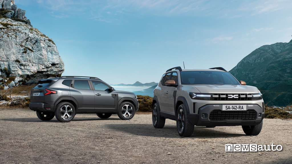 Dacia Duster 2024 vista anteriore e posteriore
