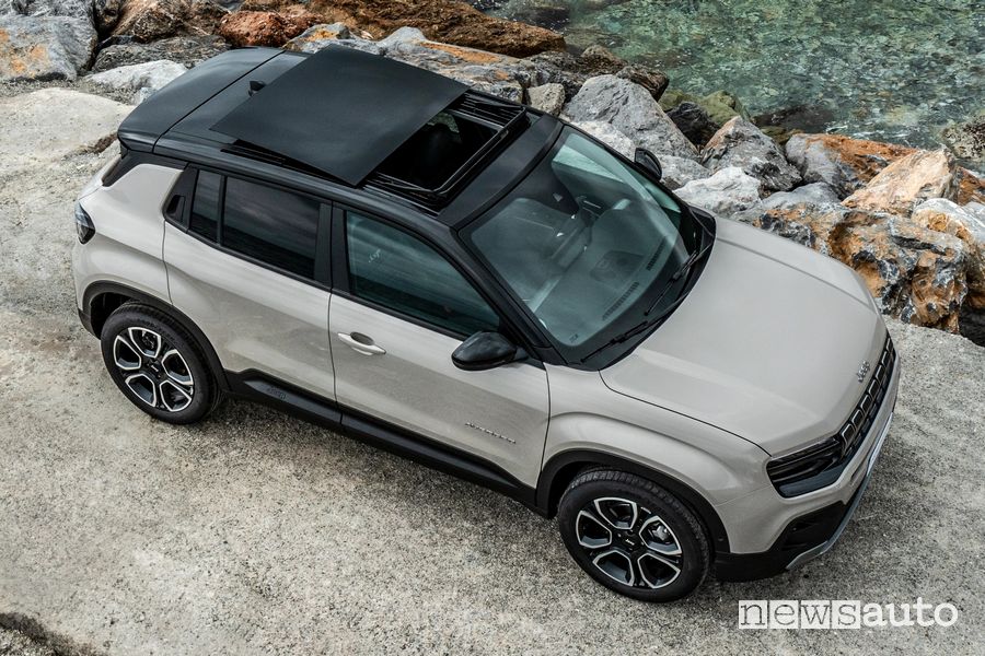 Jeep Avenger e-Hybrid anteriore 3/4