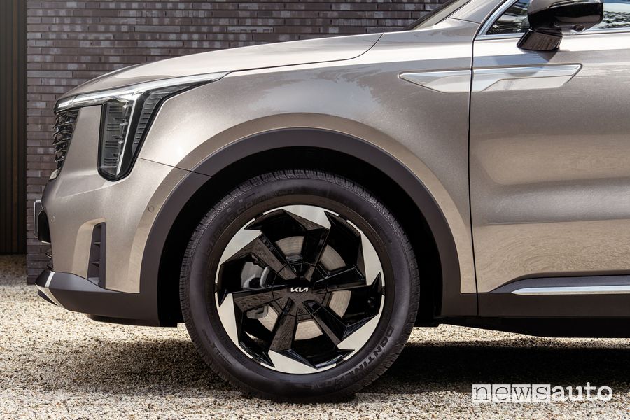 Kia Sorento cerchi in lega da 19"