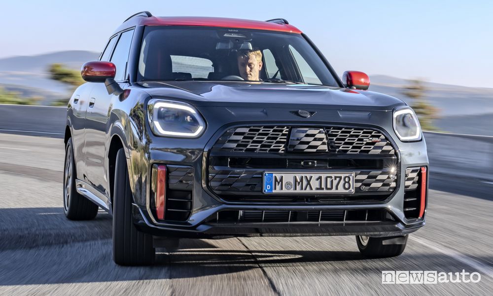 Mini Countryman John Cooper Works su strada