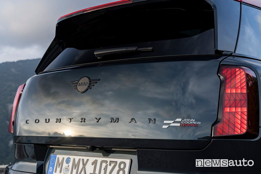 Mini Countryman John Cooper Works portellone, fari posteriori