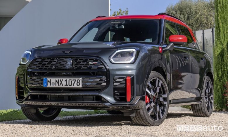 Mini Countryman John Cooper Works anteriore 3/4