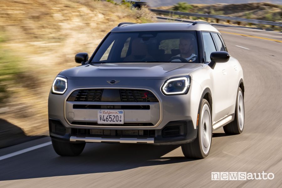 Mini Countryman S ALL4 su strada