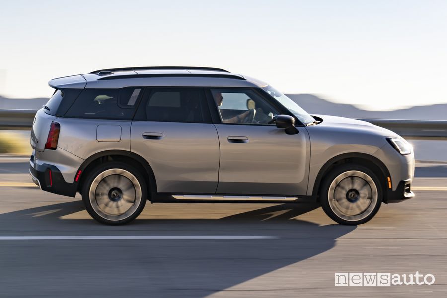 Mini Countryman S ALL4 su strada