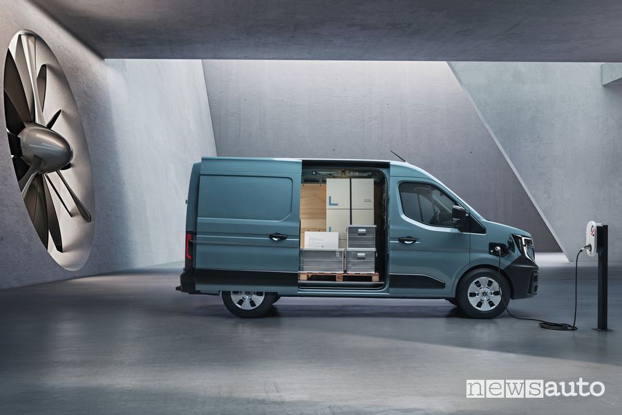 Nuovo Renault Master elettrico in ricarica