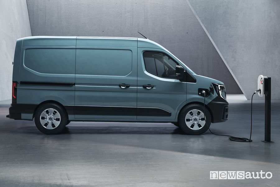 Nuovo Renault Master elettrico in ricarica