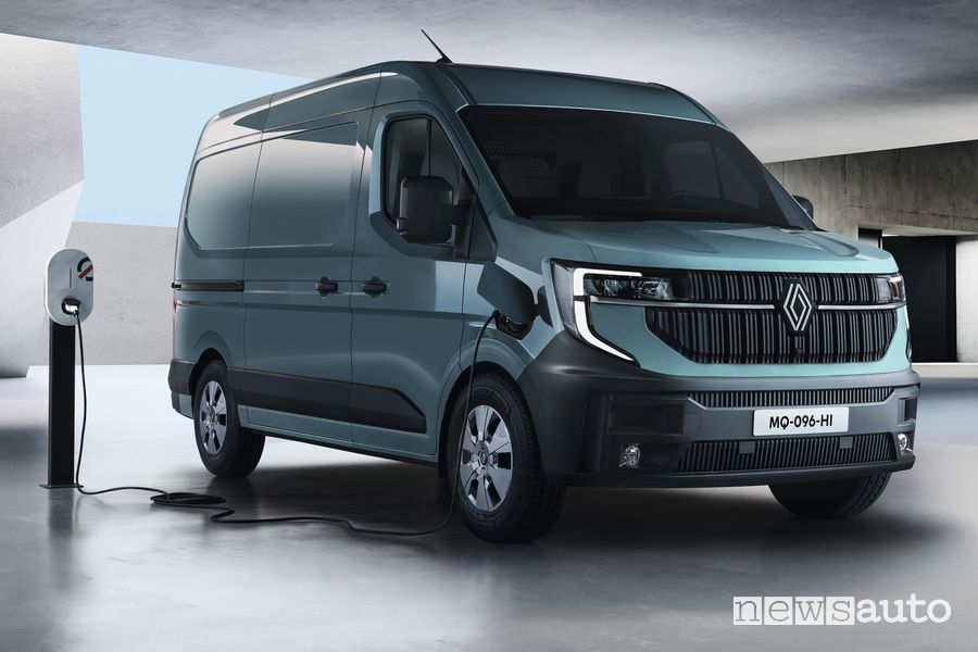 Nuovo Renault Master elettrico in ricarica