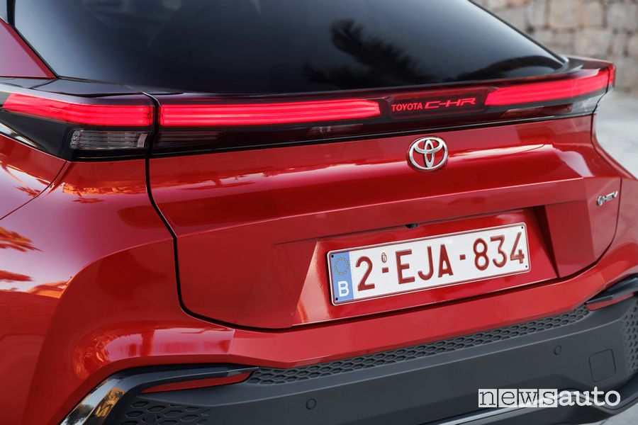 Nuova Toyota C-HR portellone posteriore
