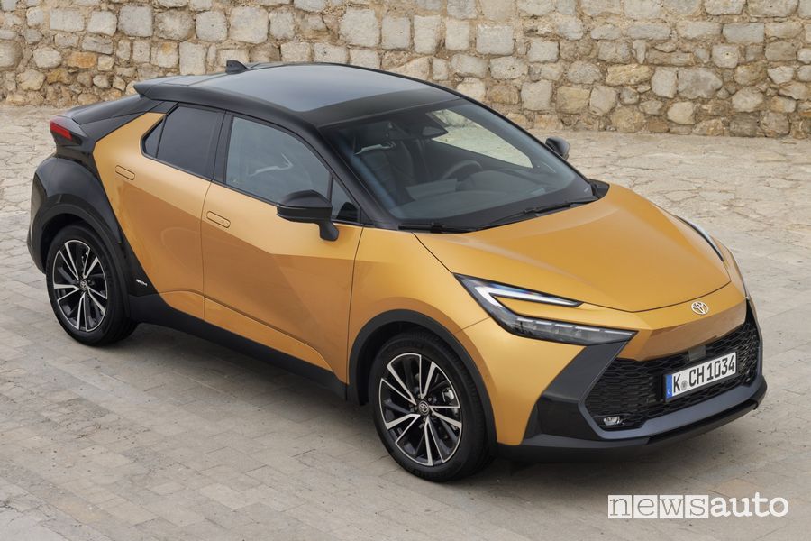 Nuova Toyota C-HR anteriore 3/4