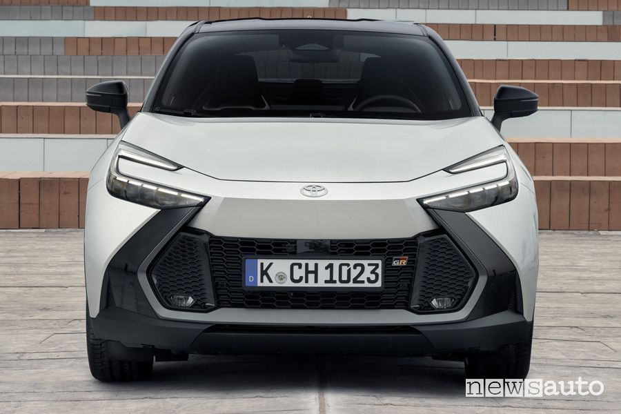 Nuova Toyota C-HR GR Sport frontale