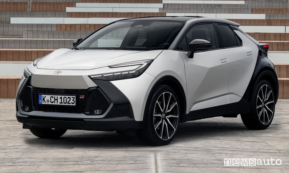 Nuova Toyota C-HR GR Sport anteriore 3/4 è tra le nuove auto 2024