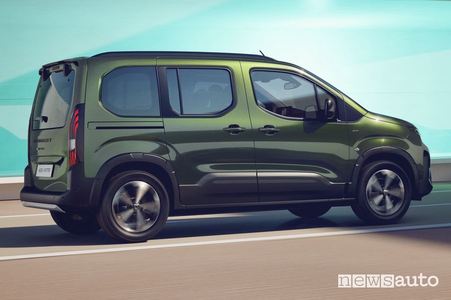 Peugeot e-Rifter 2024 su strada