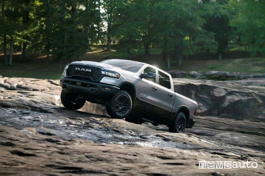 Ram 1500 sulle rocce