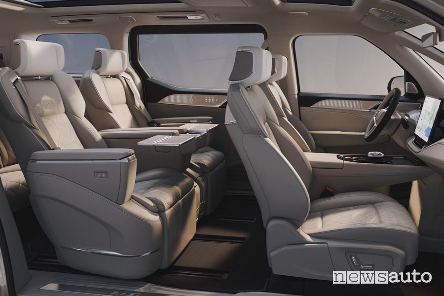 Volvo EM90 abitacolo 6 posti