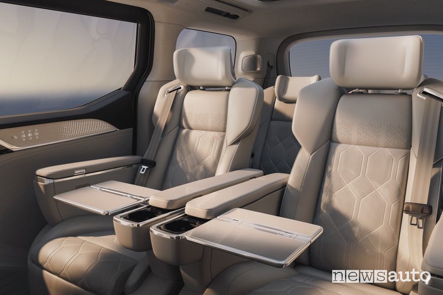 Volvo EM90 sedili posteriori singoli abitacolo