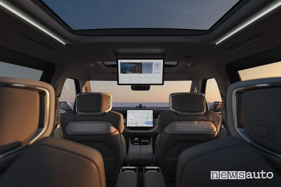 Volvo EM90 display 15,6 pollici abitacolo
