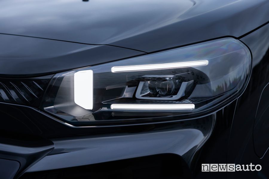 Nuovo Citroen SpaceTourer faro anteriore firma luminosa