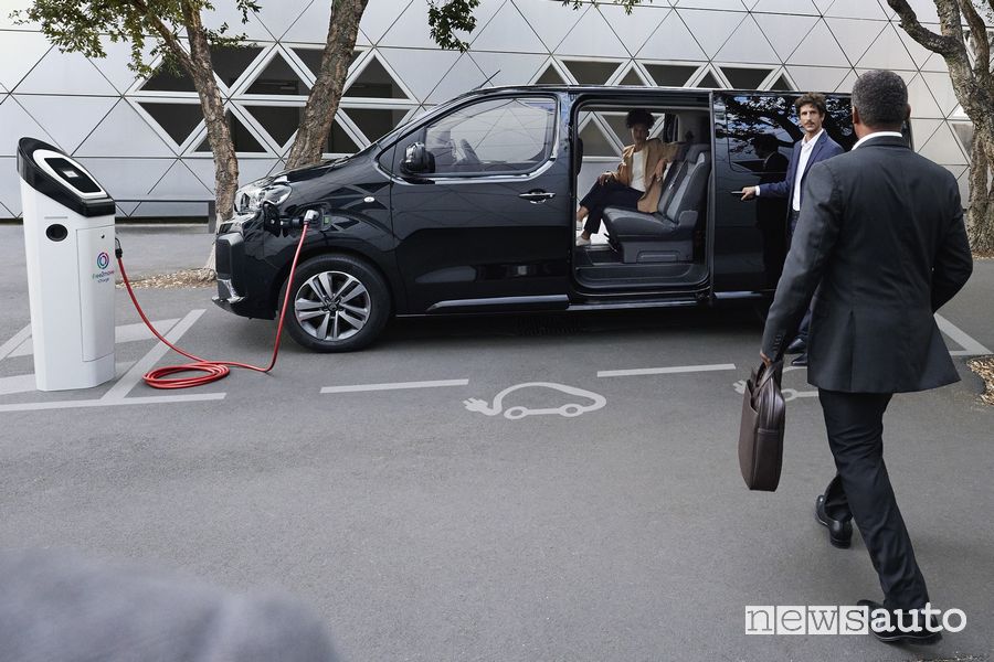 Nuovo Citroen SpaceTourer in ricarica