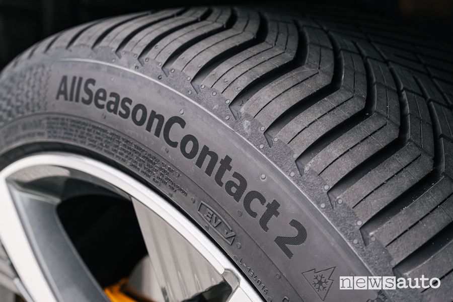Pneumatico 4 stagioni Continental AllSeasonContact 2