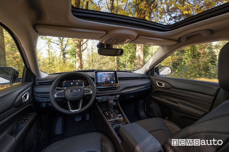 Jeep Compass 4xe plancia abitacolo