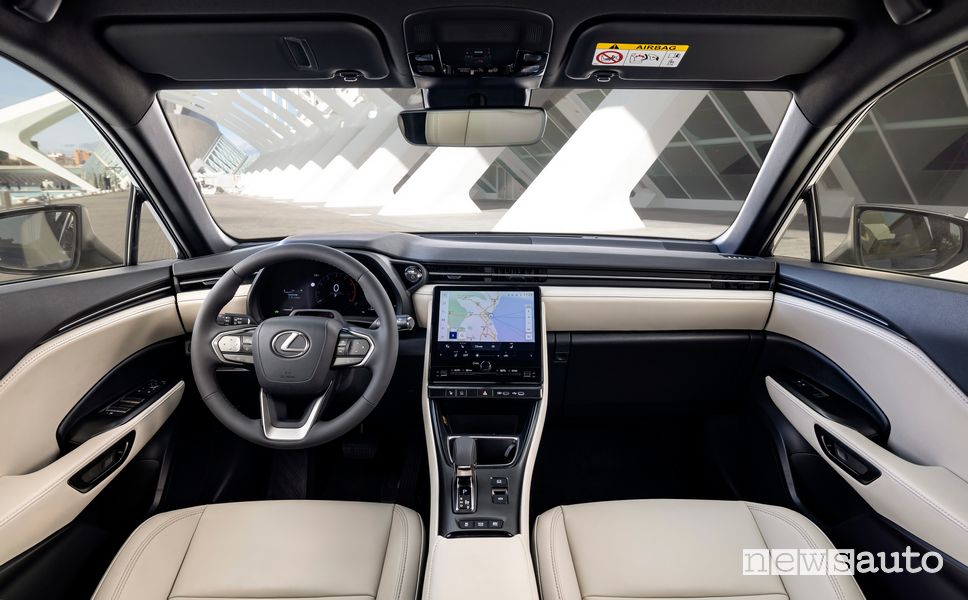 Lexus LBX plancia abitacolo