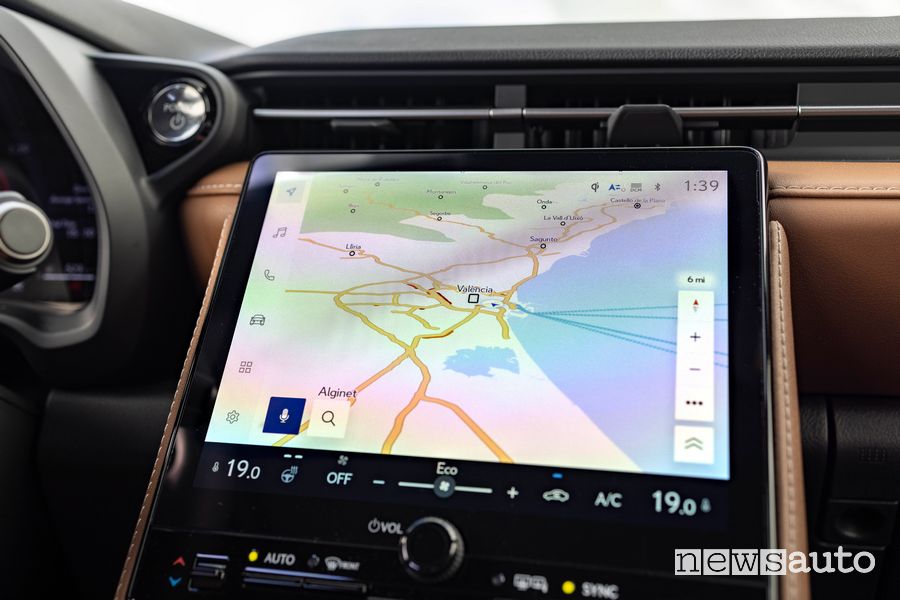 Lexus LBX display navigatore abitacolo