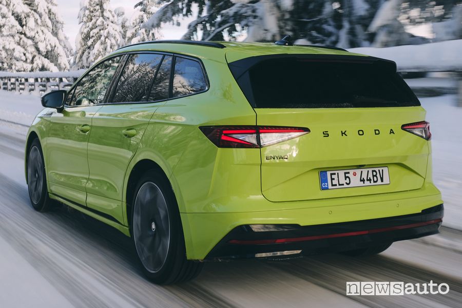 Skoda Enyaq RS sulla neve