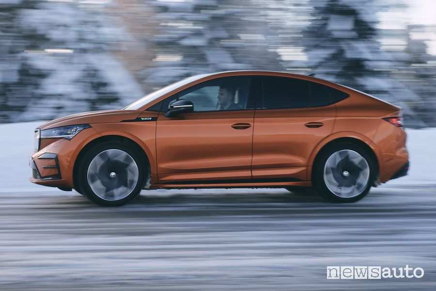 Skoda Enyaq RS Coupé sulla neve