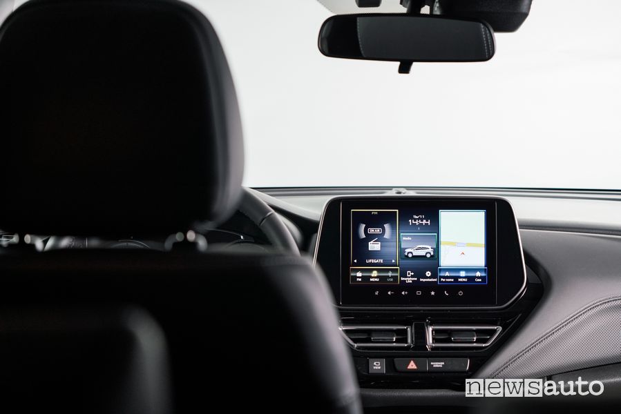 Suzuki S-Cross Hybrid Yoru display infotainment