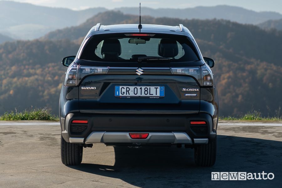Suzuki S-Cross Hybrid Yoru posteriore