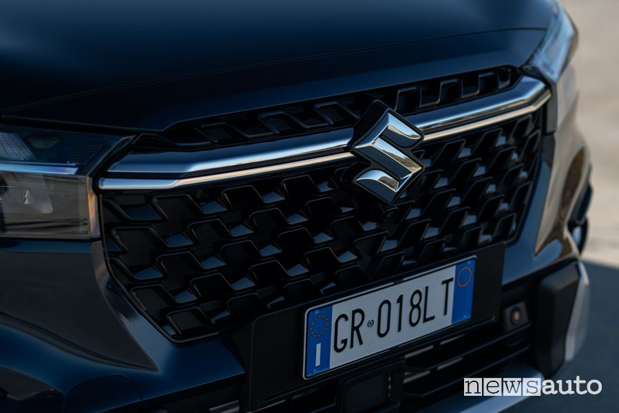 Suzuki S-Cross Hybrid Yoru griglia anteriore