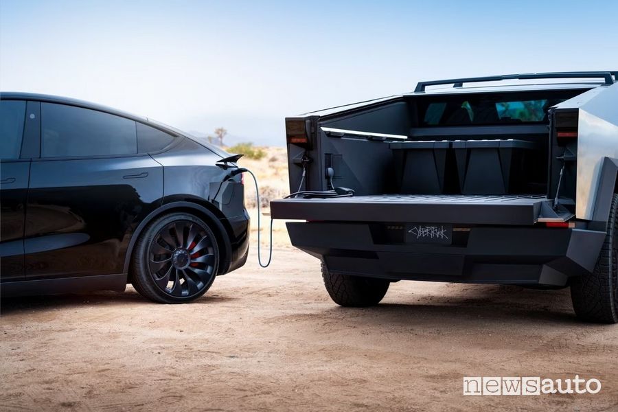 Tesla Cybertruck presa da 11 kW nel cassone