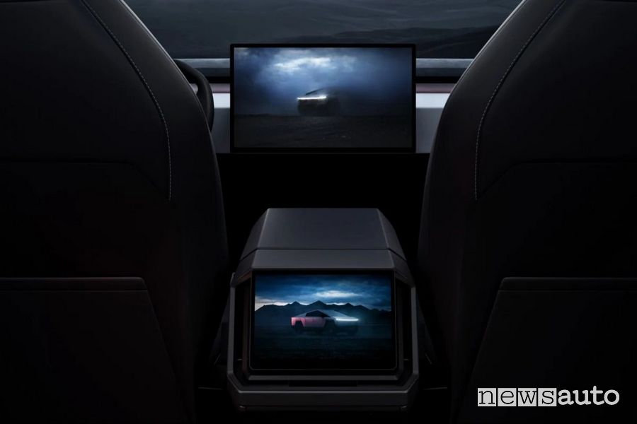 Tesla Cybertruck display abitacolo
