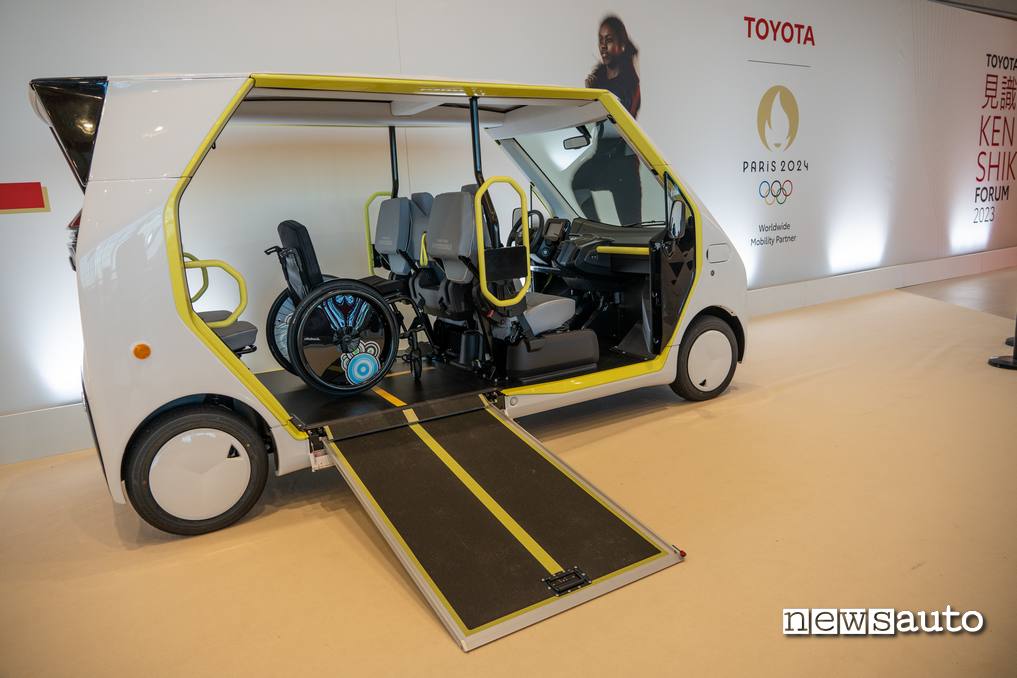 Toyota APM Parigi 2024 vista laterale rampa