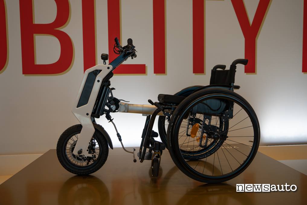 Toyota propulsore epuller Parigi 2024 vista laterale
