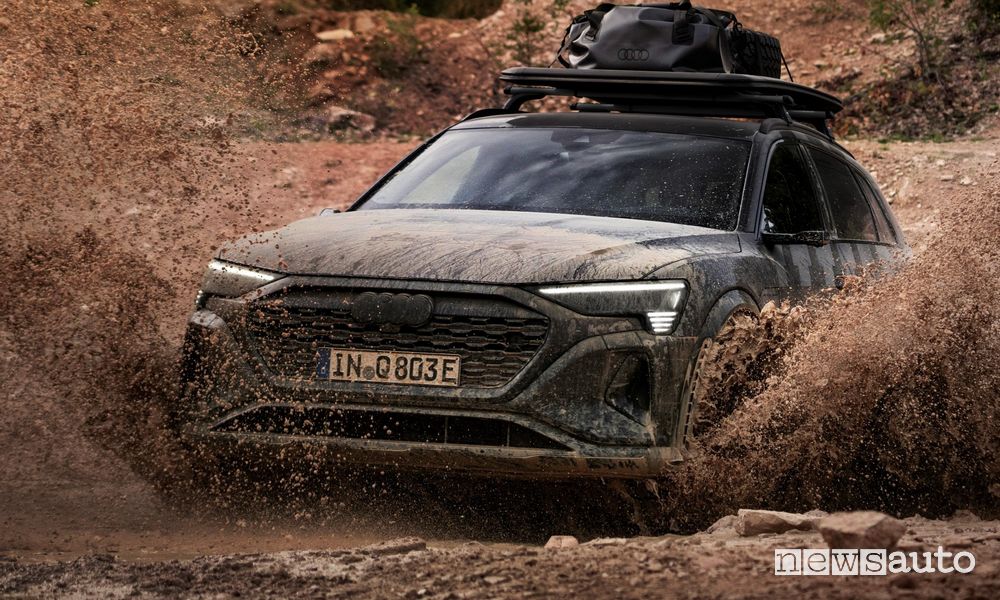 Audi Q8 e-tron edition Dakar fango in off road