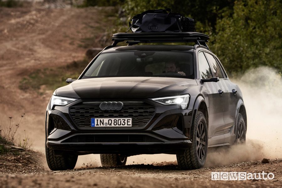 Audi Q8 e-tron edition Dakar in off road