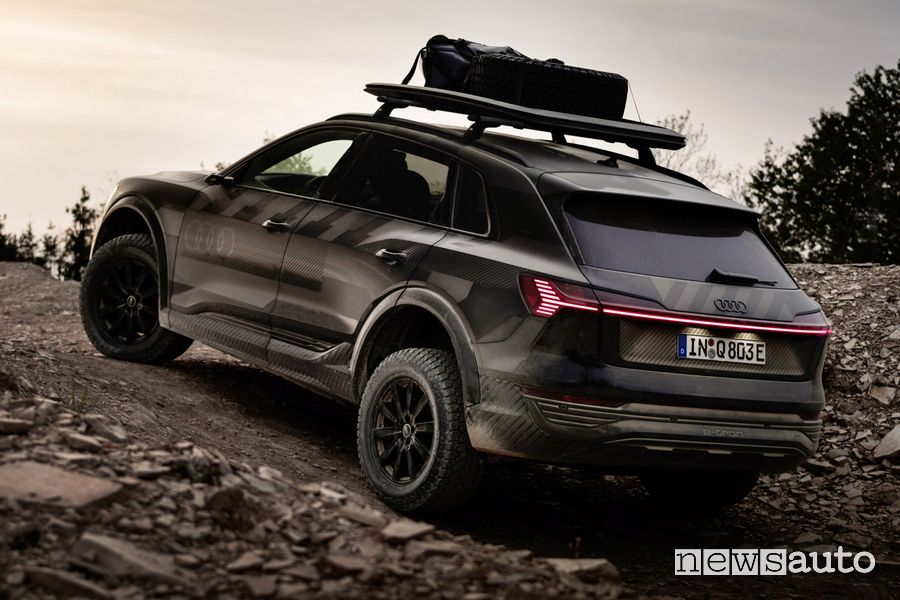Audi Q8 e-tron edition Dakar in off road