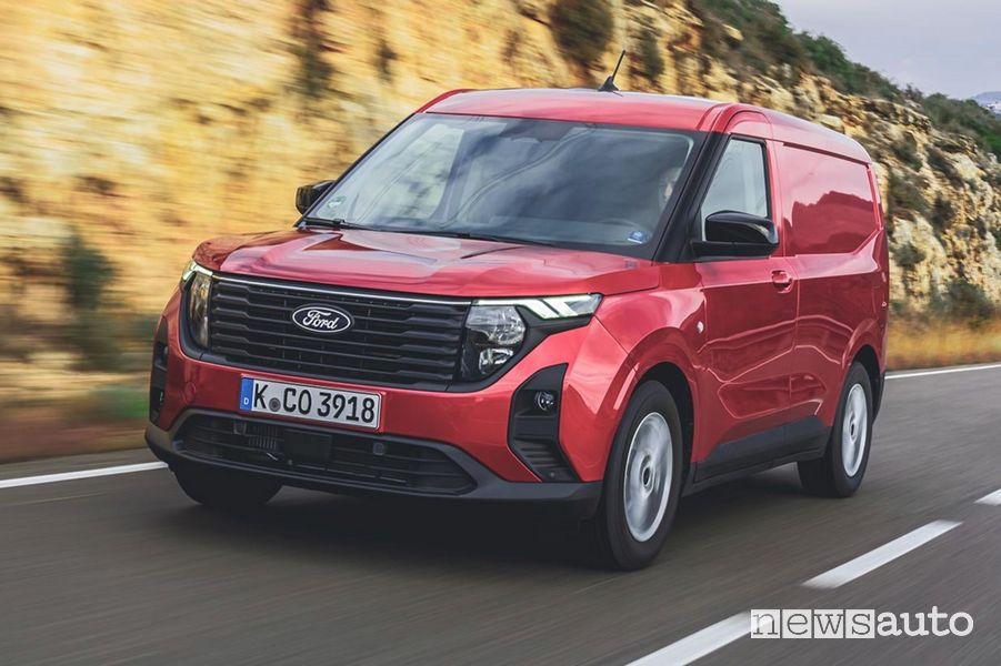 Nuova Ford Transit Courier su strada
