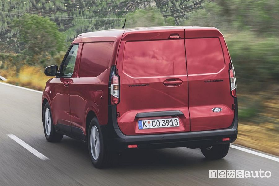 Nuova Ford Transit Courier su strada