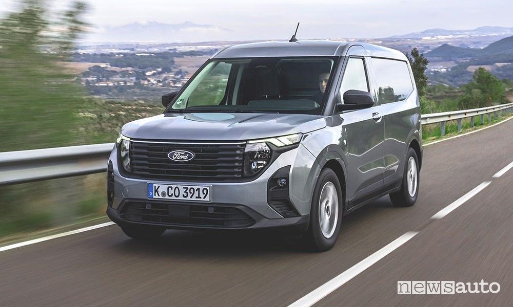 Nuova Ford Transit Courier su strada