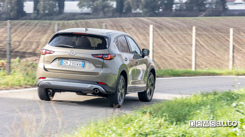Mazda CX-5 Newground 2023 posteriore movimento