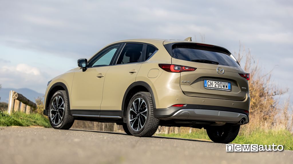 Mazda CX-5 2023 posteriore