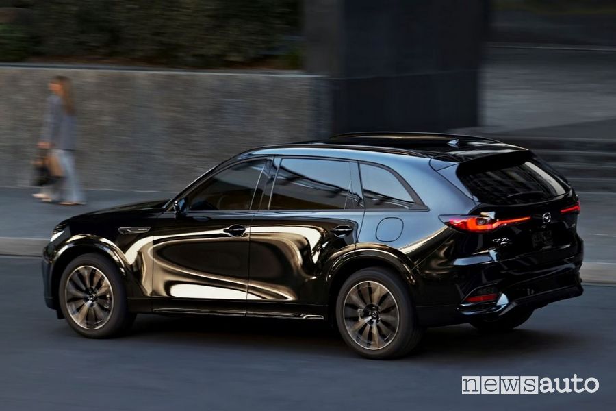 Mazda CX-70 su strada