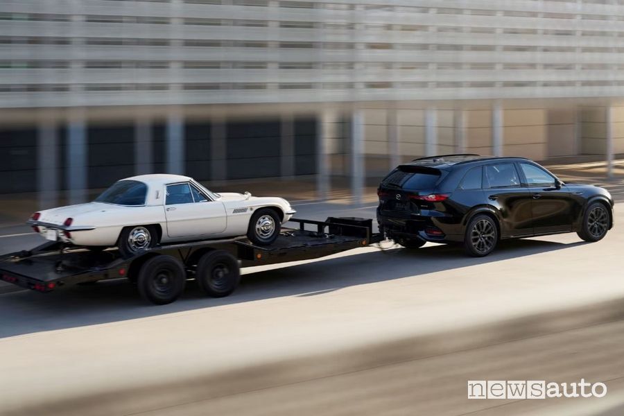 Mazda CX-70 su strada traino carrello appendice