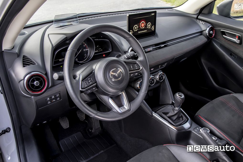 Mazda Mazda2 Homura Aka interni
